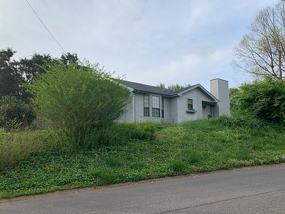 3rd image of 300 Conifer Pl