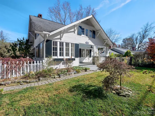 668 Blythe St, Hendersonville, NC 28739