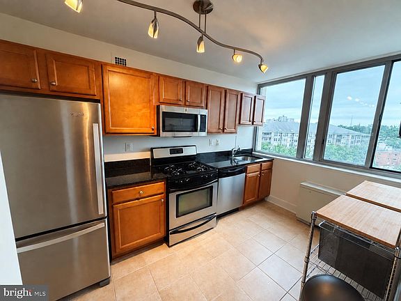3rd image of 1220 Blair Mill Rd APT 905