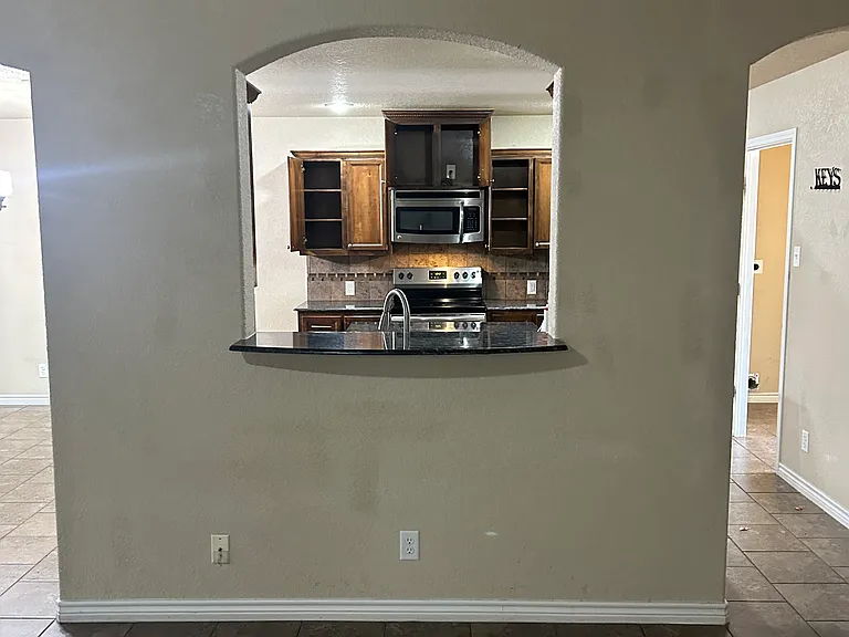 703 W Gemini Ln — Photo 1