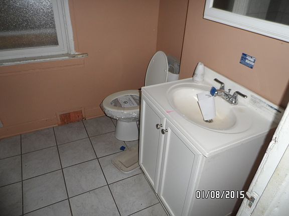 5th image of 1528 Thorn St