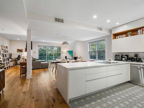 5th image of 3121 Oak Ave #3121