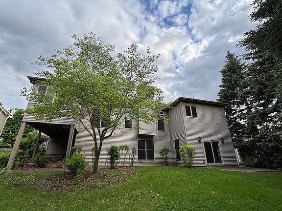 3rd image of 851 Woodland Dr