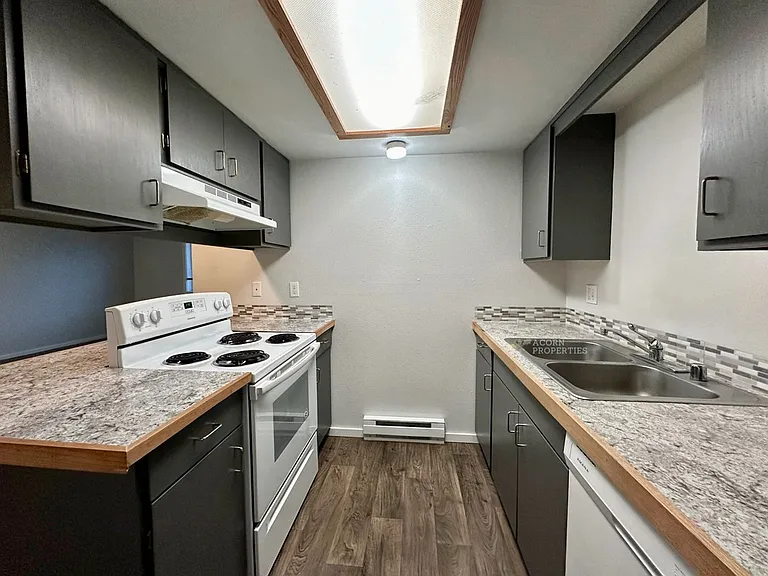 413 SE Maylor St — Photo 10