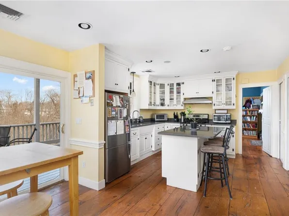 47-49 Post Rd, Warwick, RI 02888