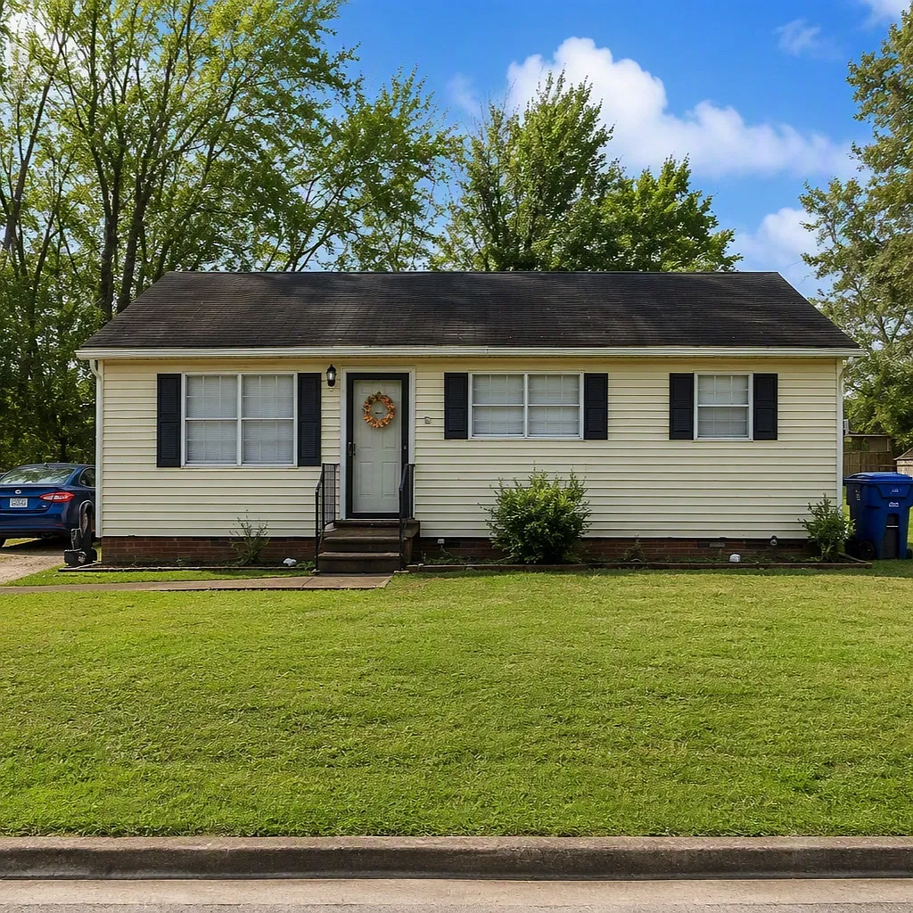3 bed, 888 sqft, $1,025 — Photo 1