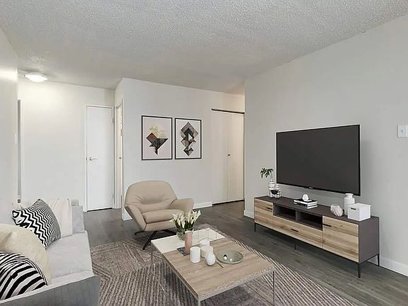 5th image of 1617 2nd Ave NE #101