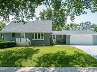 125 Clover Dr SW, Cedar Rapids, IA 52404