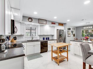 912 Blueberry Dr, Wellington, FL 33414