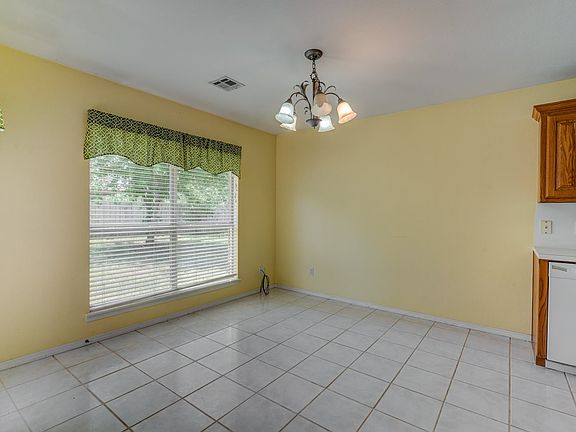 4th image of 220 W 2nd Ct