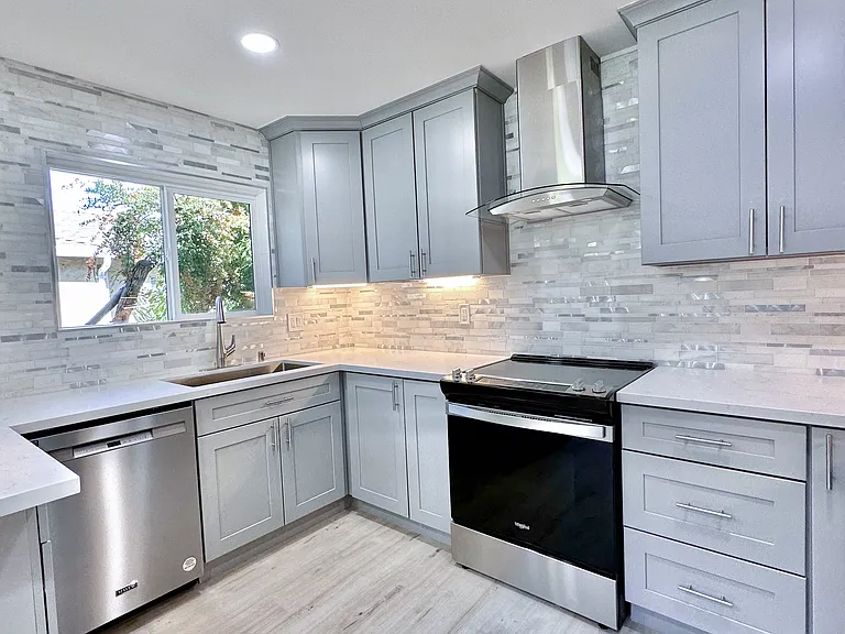 655 Mariposa Ave — Photo 30