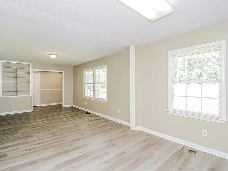 375 N Hickory Ln — Photo 5