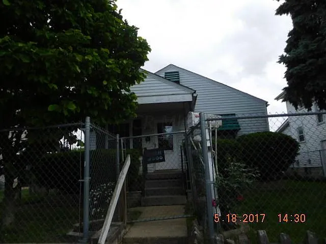 270 S Warren Ave photo 1