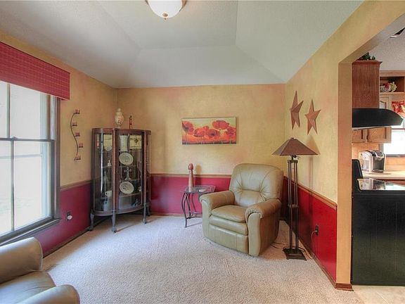 5th image of 812 NE 81st St