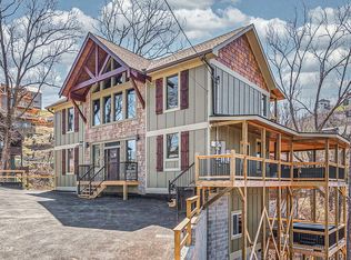 711 Short Ridge Ct, Gatlinburg, TN 37738