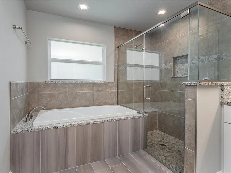 696 Marion Oaks Trl — Photo 11