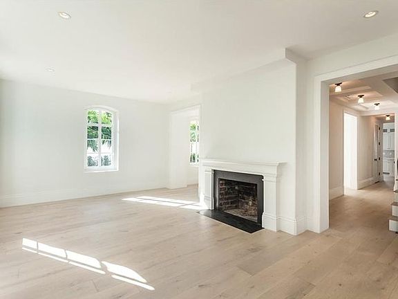 5th image of 1044 Cotorro Ave
