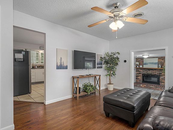 3rd image of 1433 S Pickwick Avenue