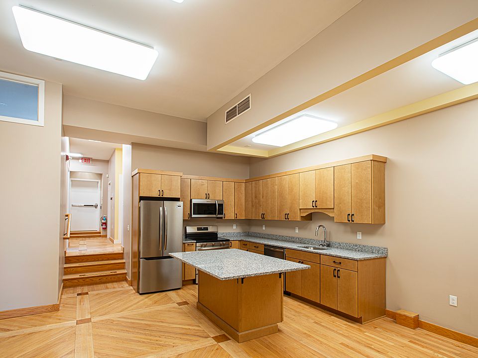 1st image of 140 Main St #4