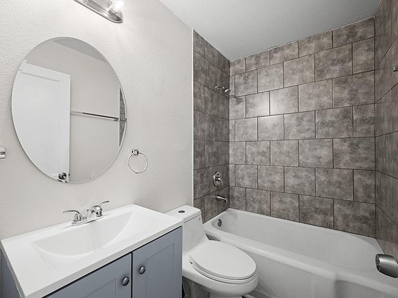4th image of 636 Glazebrook St #1