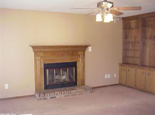 8 Woodview Ct, Little Rock, AR 72211