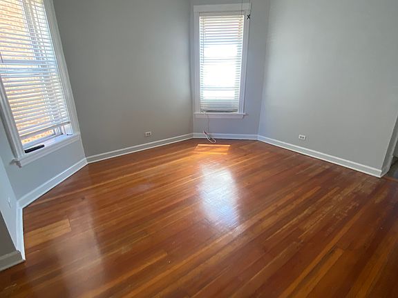3rd image of 2326 N Sacramento Ave #1