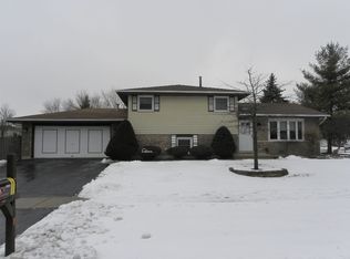 770 Shenandoah Dr, Carol Stream, IL 60188