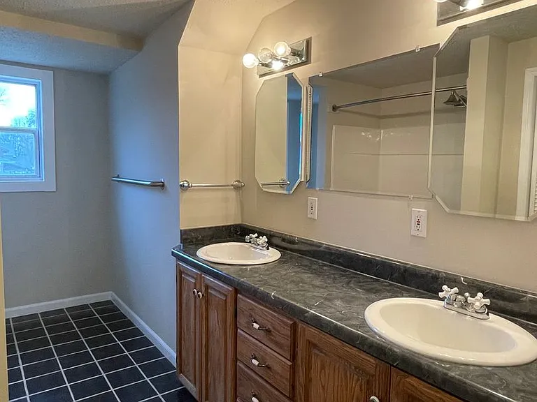 2512 Willis Ave — Photo 12