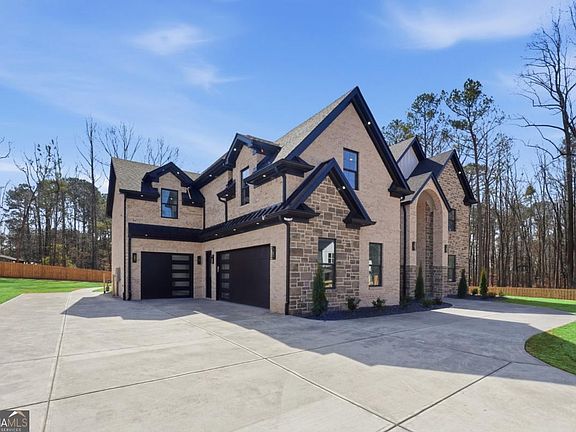 4th image of 2210 Old Fountain Rd