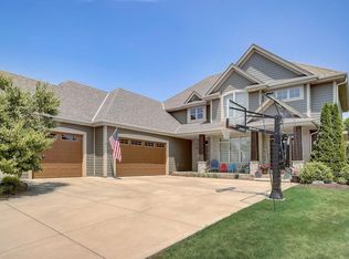 1126 Colonial Dr, Hartland, WI 53029