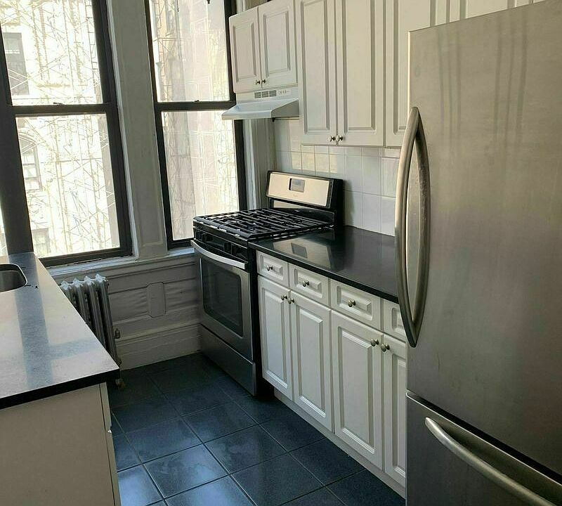 2nd image of 220 W 98th St APT 10L