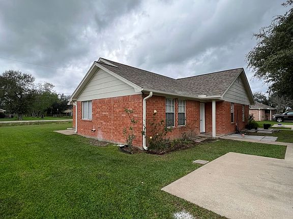 2nd image of 200-227 Hunters Ln #221