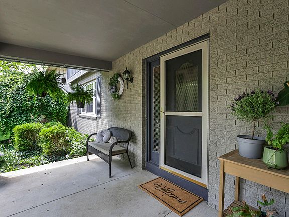 3rd image of 5765 Shadowbrook Dr