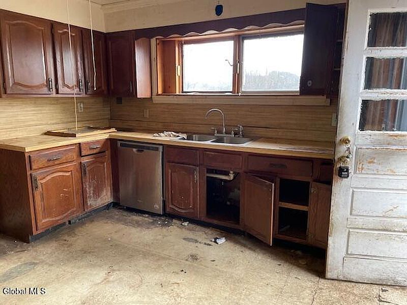 2nd image of 205 Lockrow Road