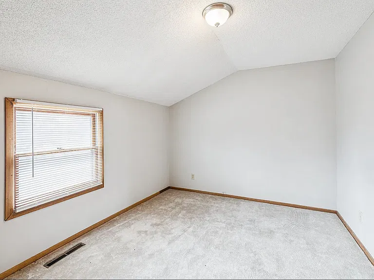 220 B St — Photo 22