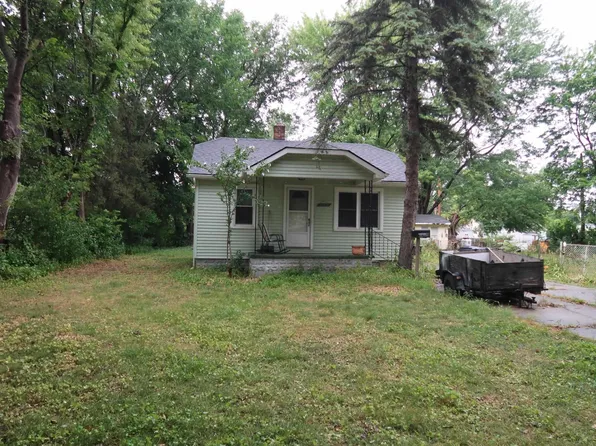 21919 Maxine St, Saint Clair Shores, MI 48080