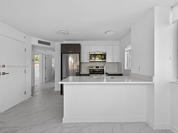 4th image of 1552 Euclid Ave APT 8