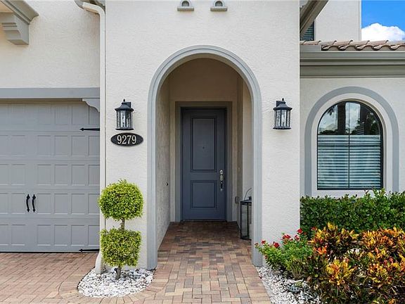 5th image of 9279 Woodhurst Dr