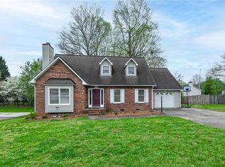 2270 Darwick Rd, Winston Salem, NC 27127