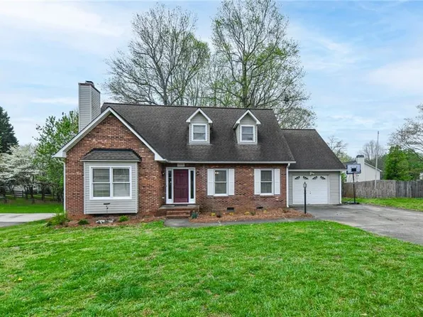 2270 Darwick Rd, Winston Salem, NC 27127