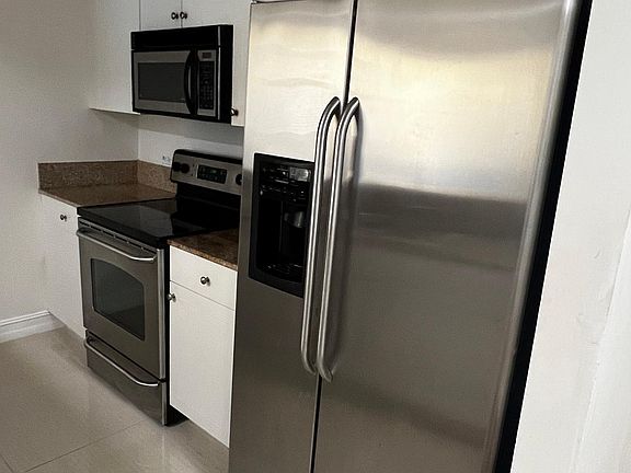 4th image of 117 NW 42nd Ave APT 505