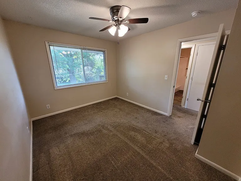 West Glen Apartments — Photo 33
