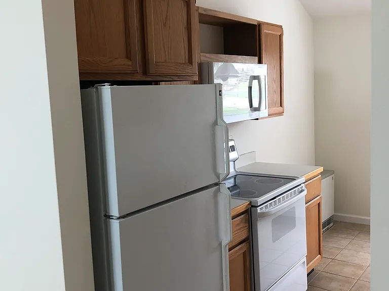 110 W Hill Rd #D — Photo 8