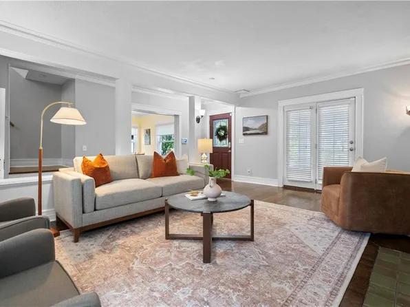 6034 Brookside Blvd, Kansas City, MO 64113