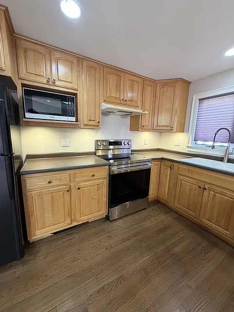 3 bed, 1.5 bath, 1360 sqft, $4,000 — Photo 4