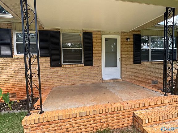 2nd image of 3018 Holiday Dr SW