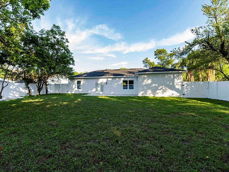 1709 Holly Rd — Photo 9
