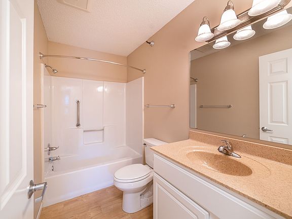 3rd image of 1224 Shakopee Ave E APT 323