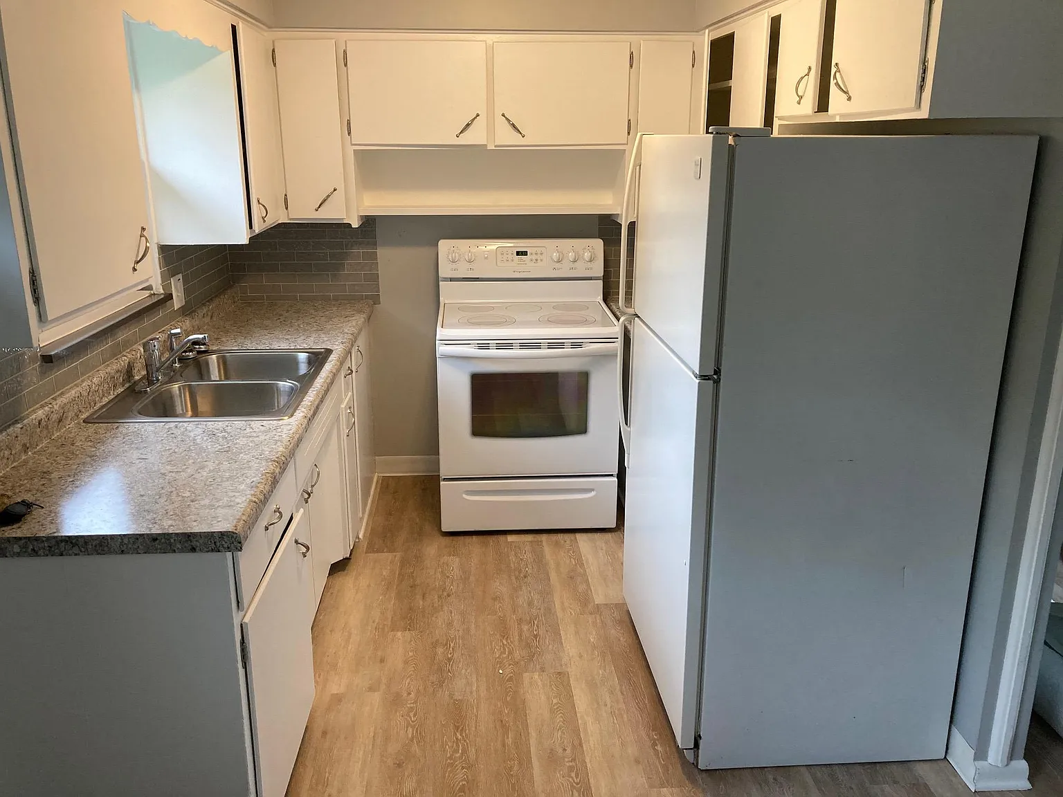 2 bed, $1,050 — Photo 3