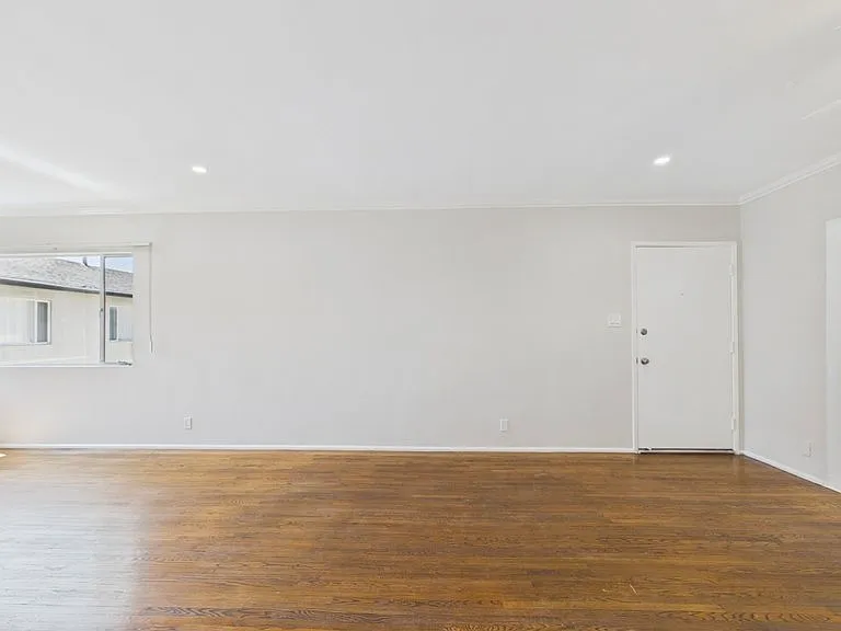1720 Grevelia St #H — Photo 9